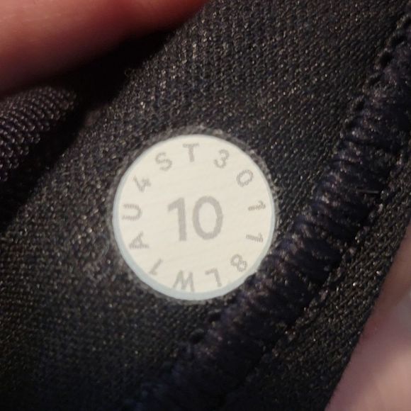 Lululemon power pose tank size 10 - Picture 8 of 8